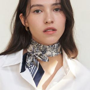 [헤지스ACC][HISC5F311N2]Toile de Jouy 네이비 쁘띠 실크스카프