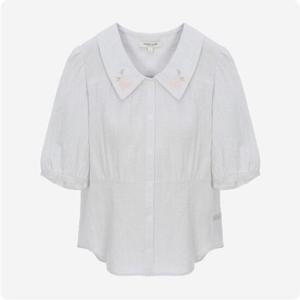 [써스데이아일랜드](T254MBL342W)카라 자수 블라우스