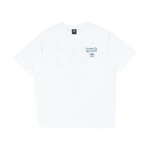엄브로 레이트 체크아웃 칵테일 그래픽 반팔 티셔츠 UQ223CRS49WHT