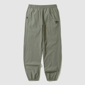 엄브로바지 LQC UP323CPT96-GKA 클래식 스트레치 우븐 조거 팬츠 / GREY KHAKI