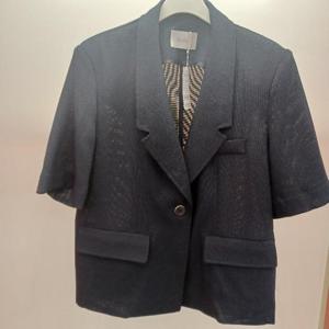Latium HC06 스판 국내생산 깔끔한 테일러 세미정장 원버튼 반팔 라이크 쿨 쟈켓 T2523jk08N
