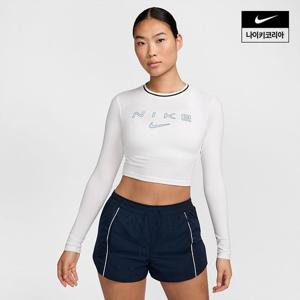 [나이키] 스포츠웨어 칠 니트 여성 슬림 긴팔 크롭 그래픽 티셔츠 FZ2859-100