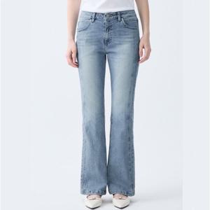 [게스(진)]여성 M톤 앞포인트 플레어 붓컷 YP1D6067