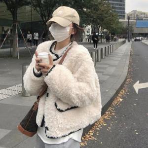 [드레스날다][당일배송]몽글몽글 루즈핏 배색라인 뽀글이 퍼 자켓
