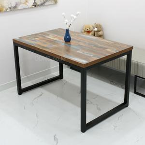 튼튼한 네모 철재 프레임 1100 x 700 오염 방지 필름 코팅 목재 상판 4인용 식탁