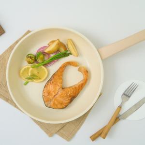 블룸 인덕션 겸용 티타늄 코팅 국산 프라이팬 28cm