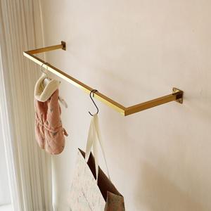 엠마 골드 스텐 발색 미러 옷가게 벽고정 행거 맞춤 주문 제작 금색 벽부착 옷걸이 헹거