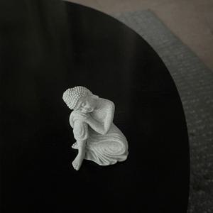Serene Buddha 평온한 석가모니 붓다 조각상 깨달음 미니멀 홈데코