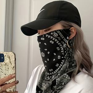 TEMU 우아한 다목적 성인 폴리에스터 페이스 마스크 - 여름용 풀 커버리지 넥 게이터, 통기성 가벼운 일체형 드라이빙 베일 & 헤드스카프 블랙 & 화이트 스타 프린트, 야외 활동 및 주말 캐주얼 웨어용 세탁 가능, 다재다능한 패션 액세서리|자외선차단마스크