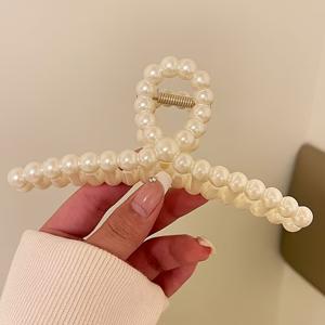 TEMU 1개 우아한 인조 진주 헤어 클립 - 4.72인치 대형 화이트 헤어 클로 클립, 캐주얼·정장·발렌타인데이·휴일용 헤어 액세서리, 귀여운 헤어핀, 세련된 스타일, 안전한 그립 디자인