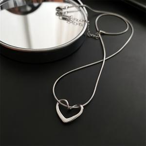 TEMU 1개 우아한 오픈워크 하트 펜던트 목걸이 - 여성, 소녀, 엄마를 위한 엮인 하트 디자인 14K 금도금 스테인리스 스틸, 결혼식, 일상 착용, 파티, 어머니날, 이스터, 라마단 선물에 완벽한 알레르기 방지 골드 플레이트, 슬림 메탈릭 마감