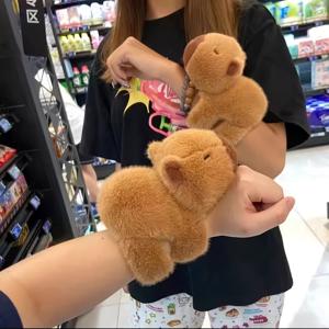 TEMU 귀여운 카피바라 플러시 파파 링 - 3가지 색상 선택 가능, 부드러운 폴리에스터 소재로 채워진 동물 펫 토이 팔찌, 푹신한 질감의 캐주얼 손목 장식, 유연한 디자인