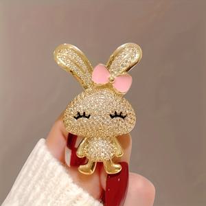 TEMU 여성을 위한 반짝이는 라인스톤 토끼 브로치 - KC 금도금 귀여운 동물 핀과 분홍색 리본, 고급 파티 & 일상용 주얼리 액세서리, 사계절 패션 선물, 토끼 액세서리, 축제용 장식품, 사랑스러운 액세서리, 같은 장식, 고품질 공예