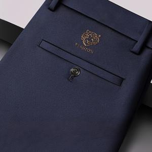 TEMU 남성용 여름 아이스 슬리키 섬유 재질 캐주얼 드레스 팬츠 - 레그 비즈니스 & 정장 의상, 골든 톤 메탈릭 로고, 정규 핏 올 시즌 편안함, 우아한 외형, 부드러운 질감 재질