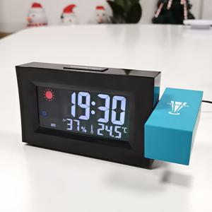 TEMU 1개 다기능 프로젝션 전자 시계, 온도, 습도, 날씨 표시 기능이 있는 데스크탑 시계, 180도 회전 프로젝션 시간, 음성 제어 백라이트, 침실 알람 시계, USB 또는 배터리 구동, 배터리 미포함