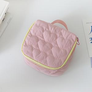 TEMU 대용량 하트 모양 메이크업 가방 - 휴대용 여행 정리함, 지퍼 잠금, 핑크 & 퍼플 퀼팅 디자인, 화장품 및 메이크업 필수품을 위한 넓은 화장품 보관함, 메이크업 여행 케이스