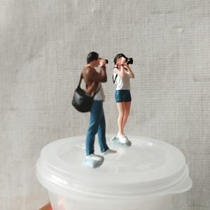 TEMU 2개 세트 스케일 미니어처 포토그래퍼 액션 피규어 ABS 레진 핸드페인팅 크리에이티브 DIY 이끼 장식 스태틱 풍경 모델 3D 프린팅 수제 다이어마 디스플레이 교육 창의 사고 오너먼트