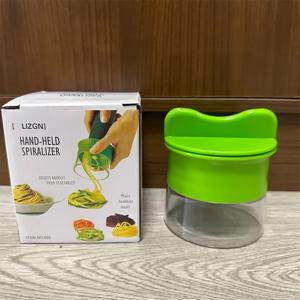 TEMU 1pc 조절 가능한 휴대용 스피럴 채소 및 과일 슬라이서 - 샐러드, 채소 및 과일을 위한 수동 스피너 커터, 녹색 핸들, 스테인레스 스틸, 샐러드 슬라이서
