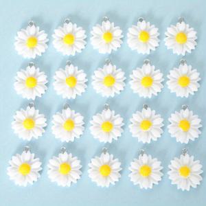 TEMU 20pcs 흰색 작은 데이지 매력 여름 스타일 데이지 펜던트 DIY는 목걸이, 귀걸이, 펜던트, 열쇠 고리 등 중소 기업 용품으로 만들 수 있습니다