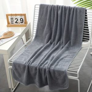 TEMU 1개 가벼운 통기성 목욕타월, 70×140cm 파인애플 격자 무늬 부드럽고 편안한 코랄 플리스 타월, 욕실 및 해변용