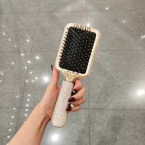 TEMU 여성을 위한 고급 창의적인 장식 긴 손잡이 헤어 빗 - 방전, 대형 사이즈, 귀여운 고급 플러피 머리 마사지 도구, 반짝이는 라인스톤, 스타일링 및 그루밍에 완벽한 헤어 스타일링 도구, 광택 마감
