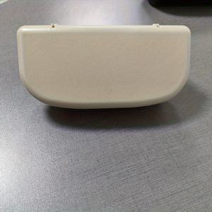 TEMU 1pc 유니버설 자동차 선바이저 안경 홀더, 내구성 있는 ABS 수지 안경 보관함 버클 마운트, 다기능 자동차 인테리어 액세서리|선글라스|썬그라스