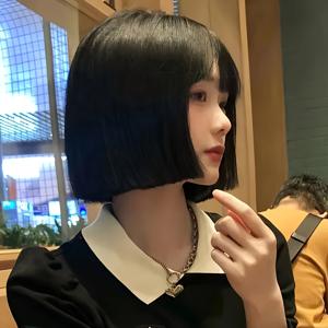 TEMU 블랙 숏 가발 앞머리 포함 - 슬릭 헤어라인, 접착제 없는 합성 섬유, 일상 착용 및 코스프레, 할로윈, 크리스마스에 완벽한 여성용, 모던 스타일, 우아한 디자인, 파티 액세서리, 코스프레 애호가용
