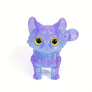 TEMU 매혹적인 3D 프린팅 고양이 피규어 - 관절형, 보라색과 노란 눈, 섬세한 털 질감, 실내/실외 장식용, 애니메이션 팬 및 수집가를 위한 완벽한 선물, 크리스마스에 딱 좋은 크리스털 같은 외관