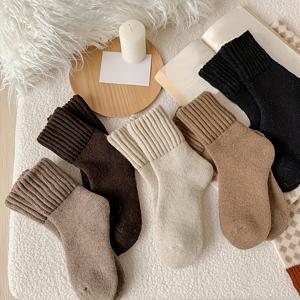 TEMU 남녀공용 울트라 편안한 미드튜브 양말 5켤레 - 부드럽고 두꺼운 통기성 원단, 아치 지지 및 무봉제 발가락 - 일상복, 스포츠 및 야외 활동에 완벽함 - 블랙, 브라운, 베이지, 다크 브라운, 라이트 브라운