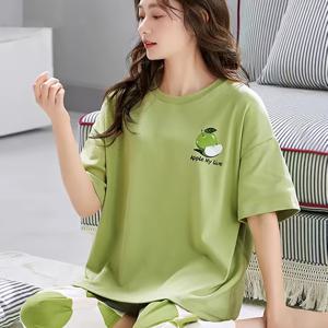 TEMU 녹색 사과와 글자 프린트가 있는 편안한 여성용 캐주얼 파자마 세트, 녹색 라운드 넥 반팔 상의 및 점박이 탄력 허리 바지, 기계 세탁 가능, 완벽한 여름 잠옷, 루즈핏 폴리에스터 고무 혼방