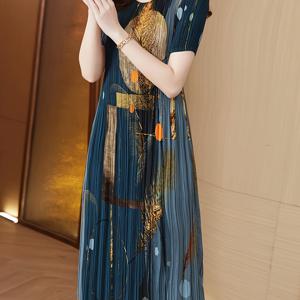 TEMU 플러스 사이즈 - 여성용 우아한 플러스 사이즈 플리츠 미디 드레스 - 소매 없는, 라운드 넥, 고스트레치 원단, 다크 블루와 골든 플로럴 프린트, 여름에 완벽한, 우아한 이벤트 웨어 | 플로럴 프린트 드레스 | 스트레치 원단 드레스
