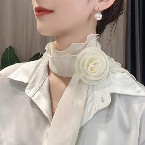 TEMU 시크한 장미 스카프, 100% 폴리에스터 솔리드 컬러 긴 스트랩, 성숙한 스타일 웨딩 넥웨어, 비신축성 염색 원단, 손세탁 가능 - 레드 & 화이트, 공식 행사용 스카프 | 장미 모양 액세서리 | 광택 있는 원단