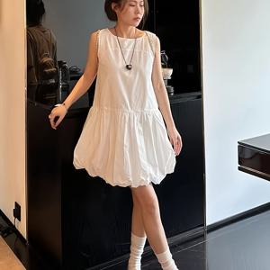 TEMU 여성용 우아한 프렌치 스타일 민소매 화이트 탱크 드레스 - 러플 디테일이 있는 플리츠 미니 스커트, 봄/여름/가을에 완벽, 캐주얼부터 포멀웨어까지, 캐주얼 의상|러플 헴라인|플리츠 디테일|나시원피스|민소매원피스|가을원피스