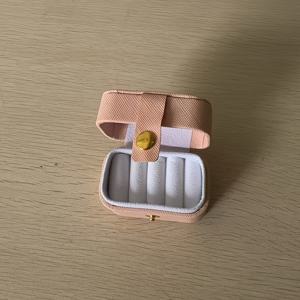 TEMU 네 시즌 사용 가능, 미니 휴대용 인조 가죽 보석 보관 상자 - 부드러운 안감, 스냅 클로저 디자인, 귀걸이, 반지, 여행 및 일상 사용에 적합 - 클래식 스타일 보석 보관 상자, 보석 상자