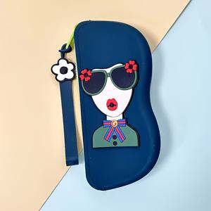 TEMU 실리콘 안경 케이스 (손목 스트랩 포함) - 귀여운 카툰 디자인, 휴대용 여행 정리함 (안경, 립스틱 및 소품 수납), 다양한 컬러 (핑크, 블루, 라이트 블루, 네이비), 여자친구와 어머니날 선물 추천|립스틱