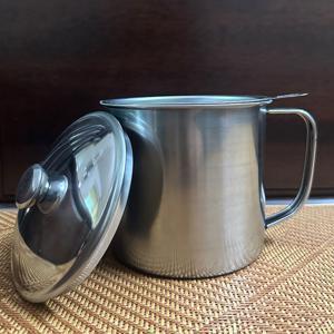 TEMU 스테인리스 스틸 그리스 키퍼와 스트레이너, 뚜껑이 있는 43.96oz 오일 저장용기, 주방용 오일 저장용기, 안전한 붓는 손잡이 주방 액세서리, 요리용 오일 필터 및 저장, 주방 가제트, 주방 액세서리, 크리스마스 선물