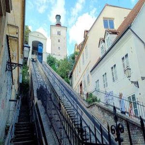 자그레브 문화 워킹 투어 (엽서&책갈피 제작 클래스, 케이블카 포함)