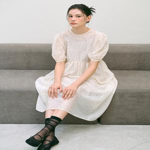 [이제이노리] [세트] 도트 패턴 버터크림 벌룬소매 드레스 & 베이지 캐미솔 드레스