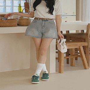 [4천장 돌파✨] [25-36] 모이블드 속밴딩 워싱 숏 데님 팬츠 청바지( 봄-여름-가을-벚꽃룩-데일리룩-데이트룩-공항룩-포인트룩-캐주얼룩-빅사이즈-36사이즈-자체제작-러블리한-밴딩-신축성-반바지-숏팬츠 )