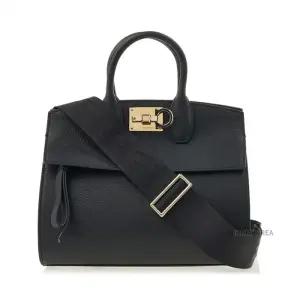 [라벨루쏘] [페라가모] FW24 여성 미디움 스튜디오 토트백 21 4493 NERO 0763095