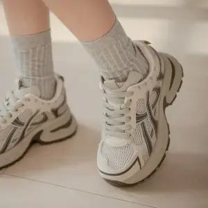 미노스 데일리 레이스업 키높이통굽 운동화 여성스니커즈 6cm
