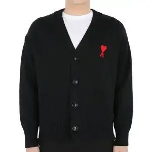 디몬트 23 S/S 아미 남성 체인스티치 하트 로고 울 가디건(블랙) UKC008 016 009