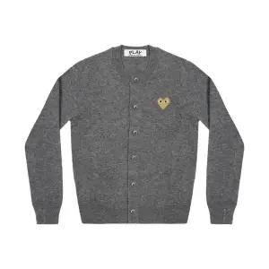 (W) 플레이 꼼데가르송 골드 하트 니트 가디건 미드 그레이 (W) Play Comme des Garcons Gold Heart Knit C