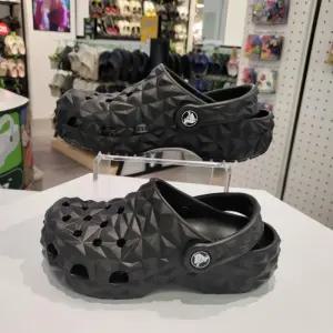 CROCS HC14 크록스 클래식 지오메트릭 클로그 키즈 블랙 209572-001