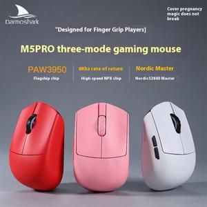 새로운 Darmoshark M5PRO 8k 무선 E-스포츠 마우스 3 모드 인체 공학적 디자인 경량 38g 소형 Paw3950 칩