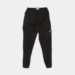 스톤아일랜드 25SS 와펜로고 텔라 파라슈트 코튼 카고 남성 팬츠 K1S153100031 S0003 V0029
