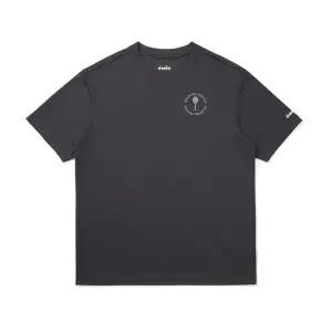 디아도라. 라켓 그래픽 메쉬 반팔 티셔츠 CHARCOAL GREY D5221LRS66-CGD