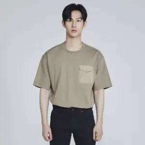 [버커루]남성 20수 노말 우븐포켓 R넥 TS(B222TS280P)