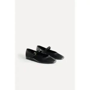 [국내배송]자라 ZARA 가죽 발레리나 플랫슈즈 50TH ANNIVERSARY - 블랙895390