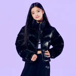 [더데이걸]시그니처 크롭 다운 TGJD24T01_7358